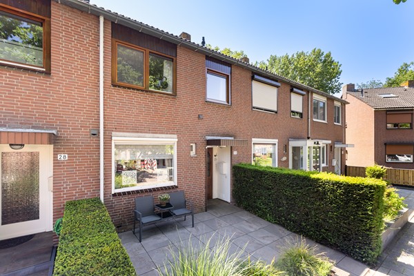 Foto - Te koop: Goed onderhouden tussenwoning in rustige woonwijk!